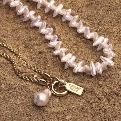 Coral Pearl Clam Charm — Phone Wristlet - US 56168