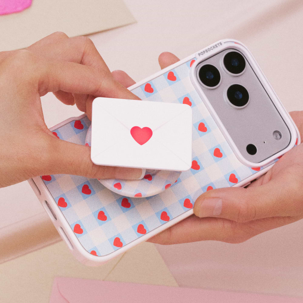 Berry Sweet Gingham — iPhone 14 MagSafe Case - US 90943